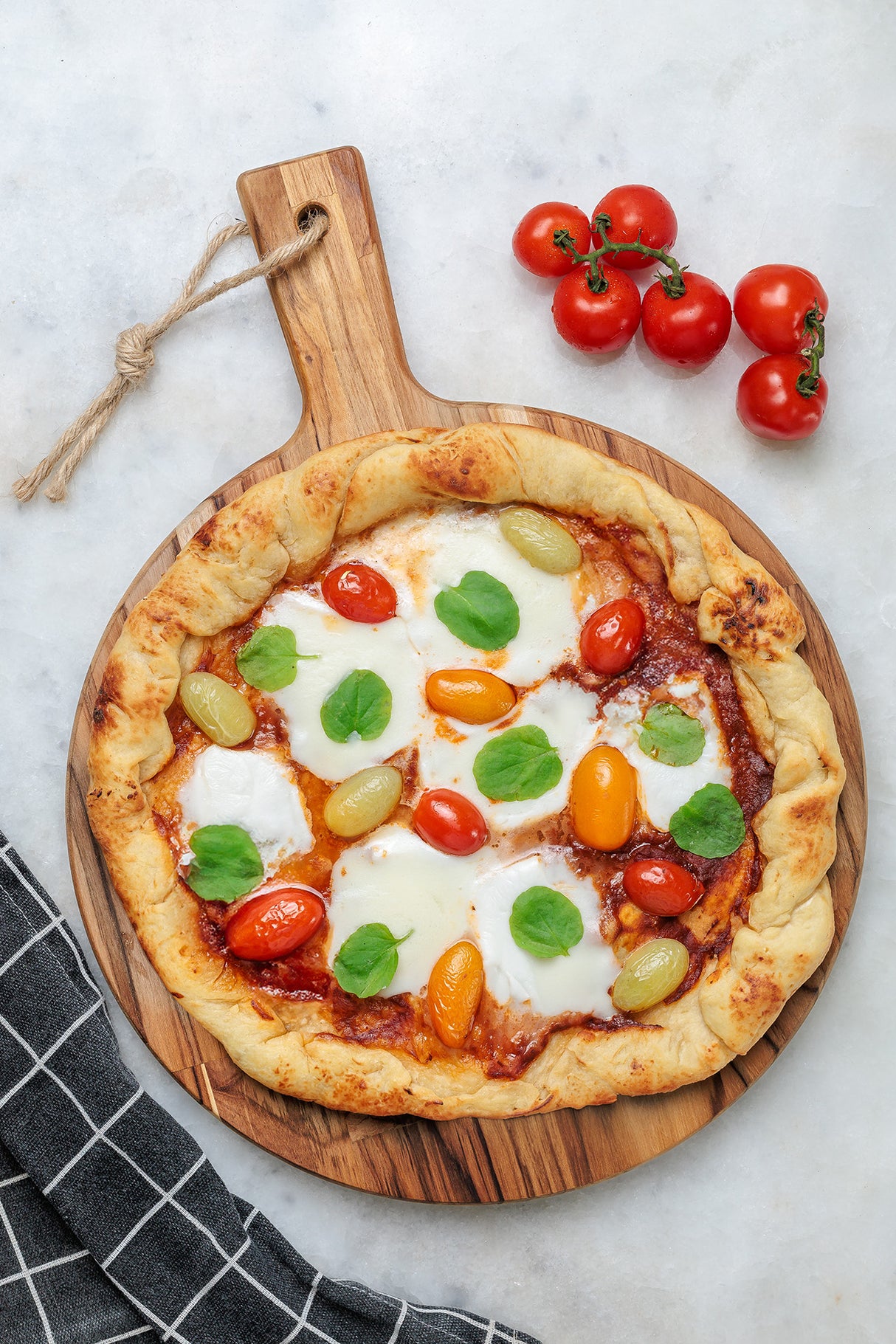 Tramontina Cutting and Serving Board with Handle (L40xW30xH1.8cm)