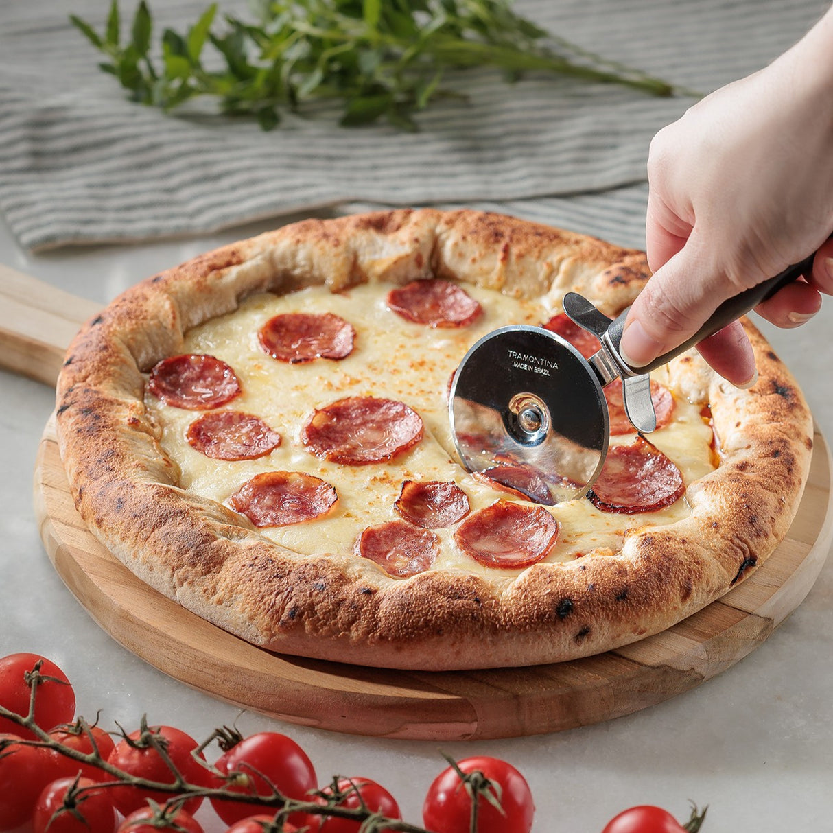 Tramontina Cutting and Serving Board with Handle (L40xW30xH1.8cm)