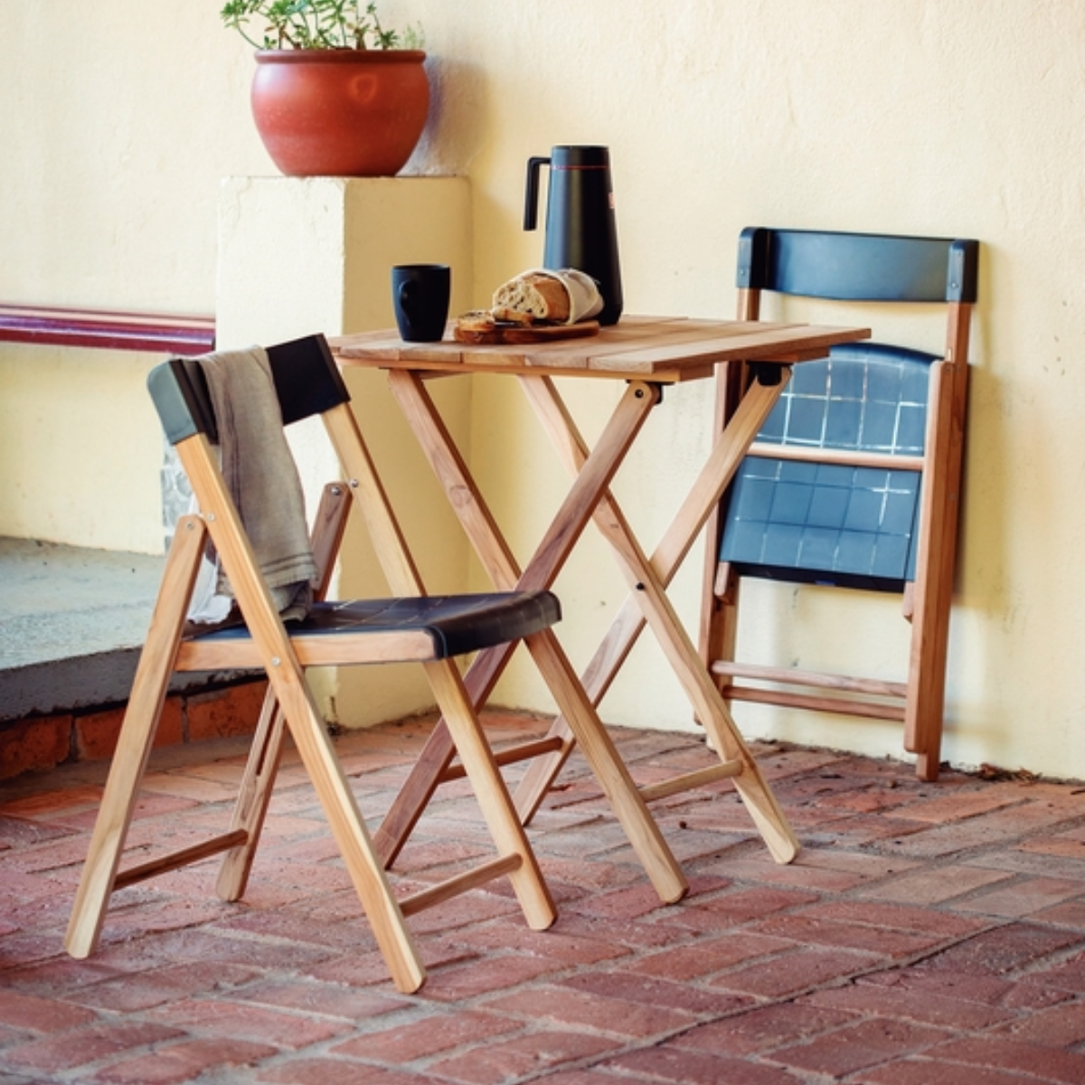 Tramontina Potenza Set 1 Table + 2 Chairs, Tauarí Wood/White Plastic