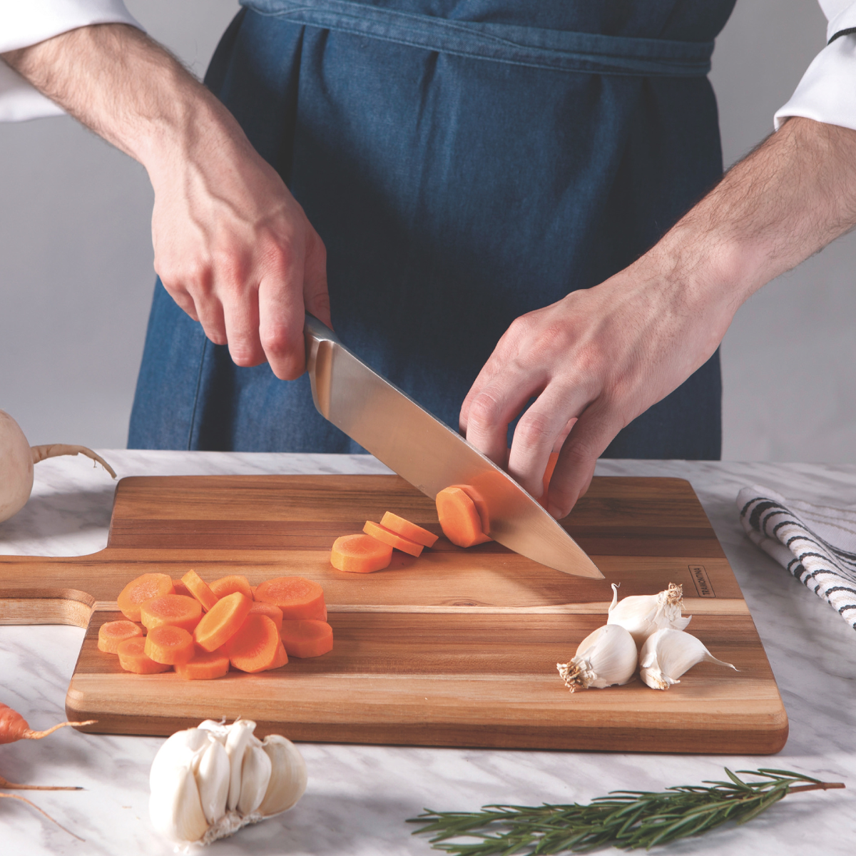 Tramontina Cutting and Serving Board with Handle (L40xW27xH1.8cm)