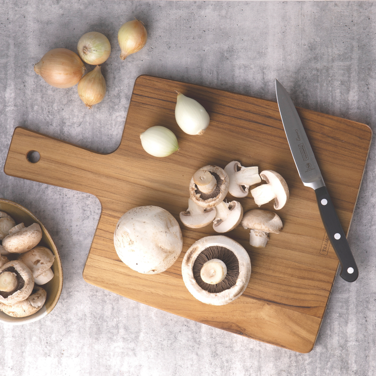 Tramontina Cutting and Serving Board with Handle (L40xW27xH1.8cm)